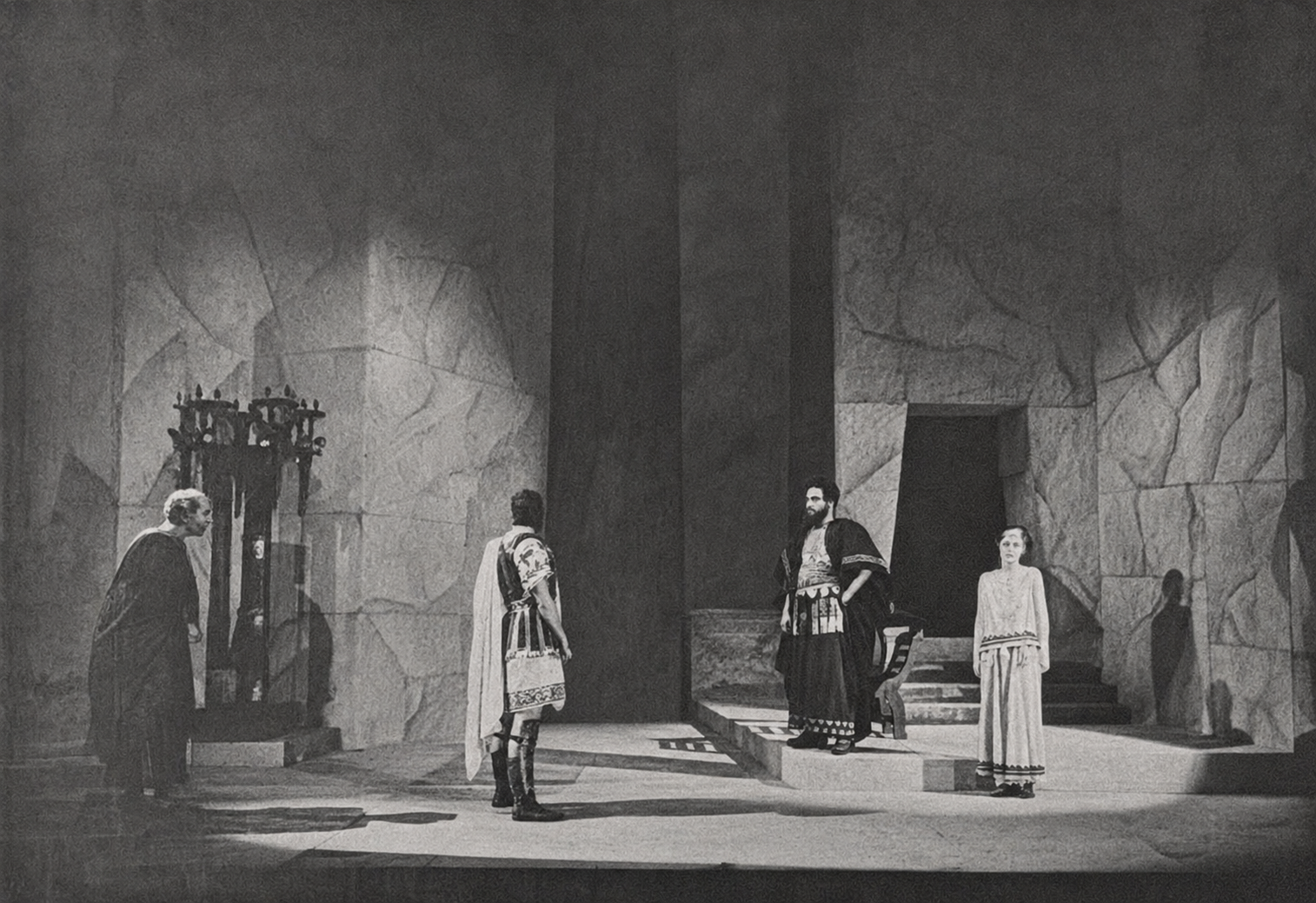Gesellschaftsstück in vier Akten (The Leather Heads) — Neues Theater