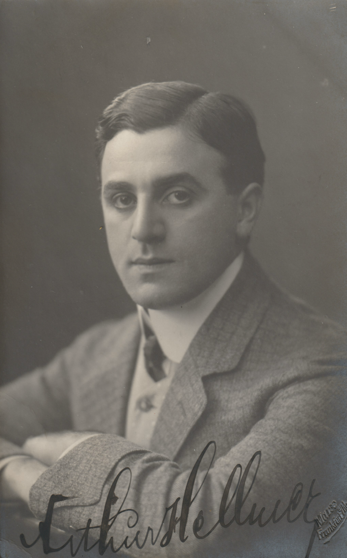 Arthur Hellmer — signed studio portrait (Mainz, Frankfurt a/M)