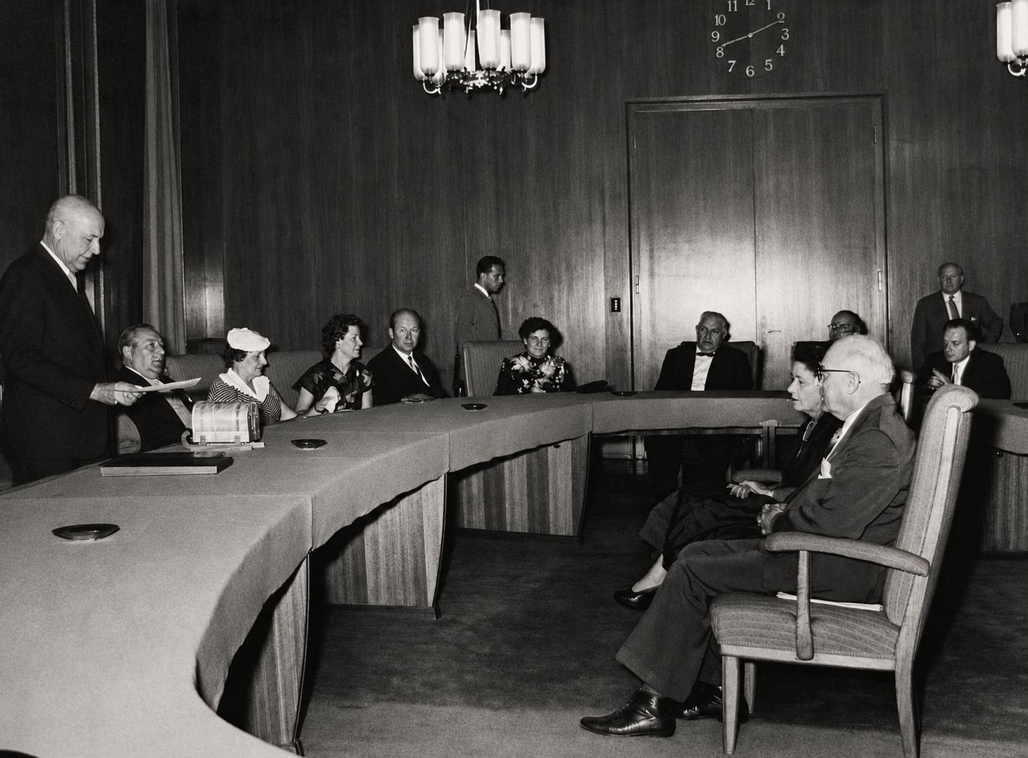 Arthur Hellmer receiving an honor from Frankfurt Mayor, Walter Kolb, and city council