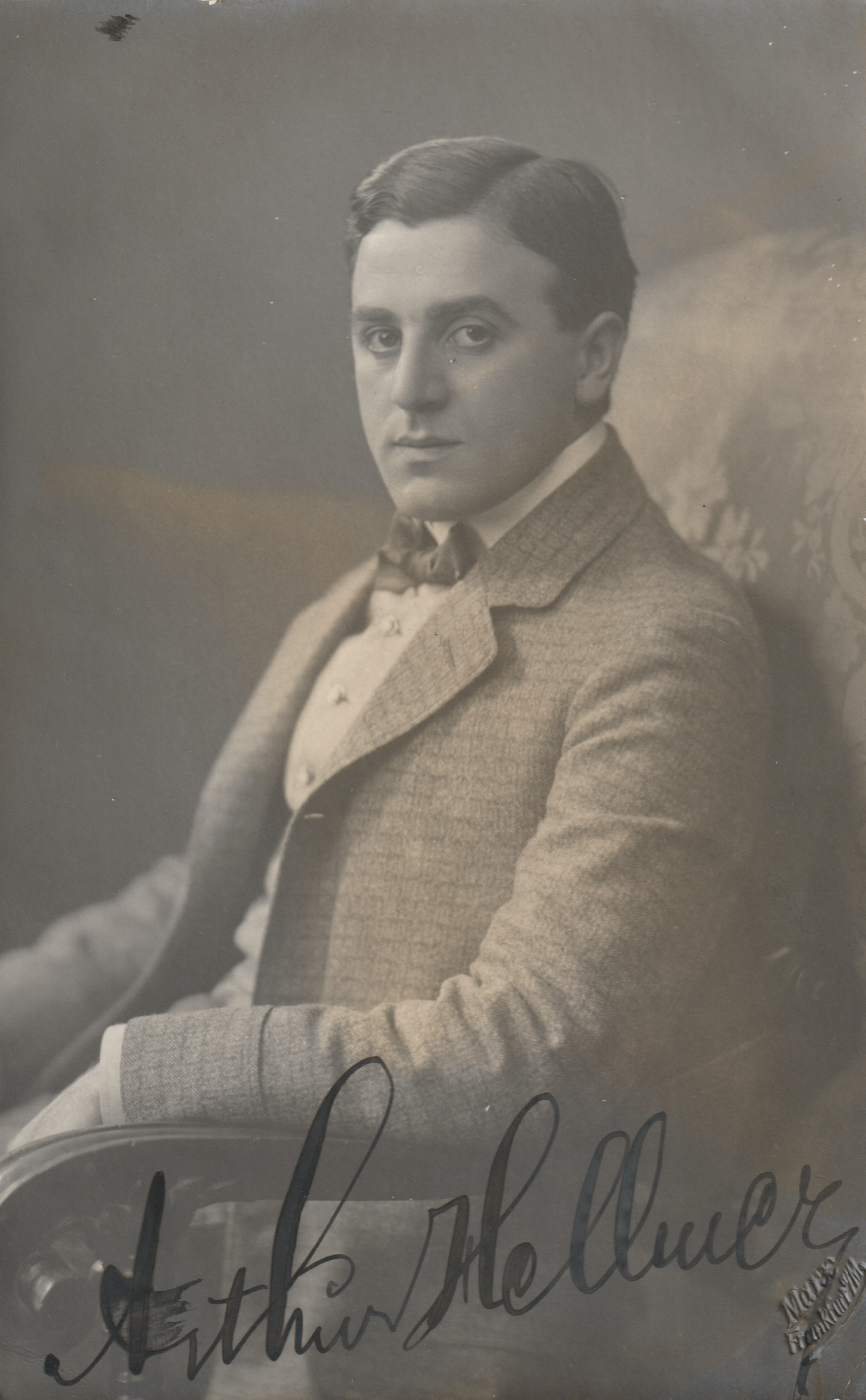 Arthur Hellmer — signed studio portrait (Mainz, Frankfurt a/M)